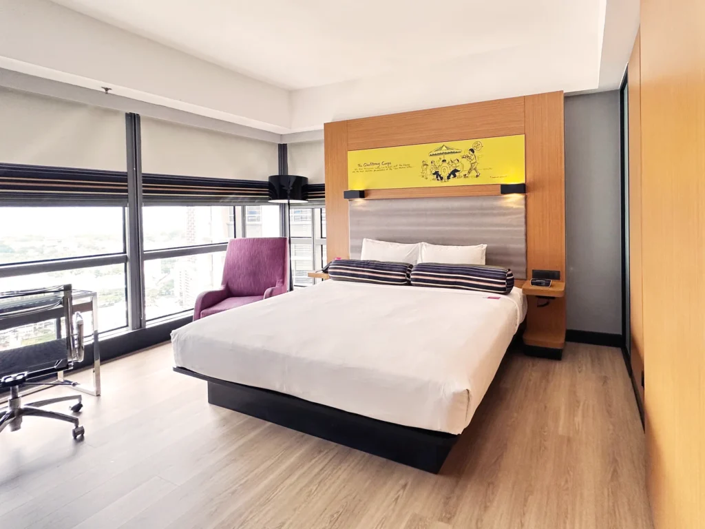 Aloft Kuala Lumpur Sentral Breezy Suite Bedroom