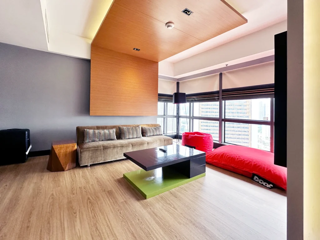 Aloft Kuala Lumpur Sentral Breezy Suite Living Area