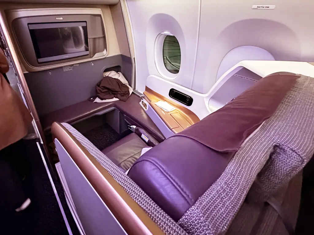 Business Class bulkhead seat 19K on Singapore Airlines SQ22 SIN-EWR A350-900ULR