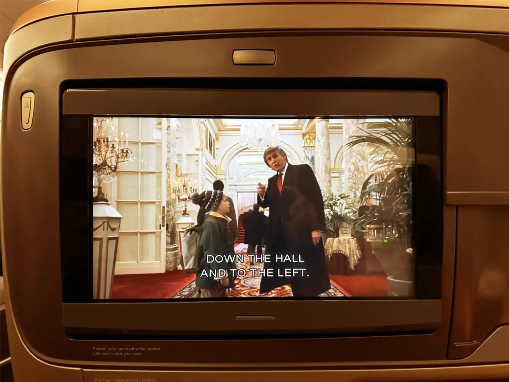 Business Class 18-inch HD LCD panel, Singapore Airlines SQ22 SIN-EWR A350-900ULR