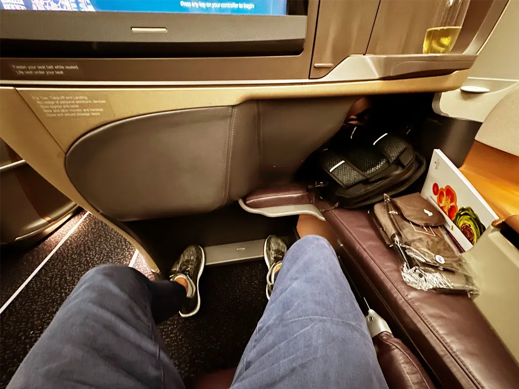 Business Class seat legroom on Singapore Airlines SQ22 SIN-EWR A350-900ULR
