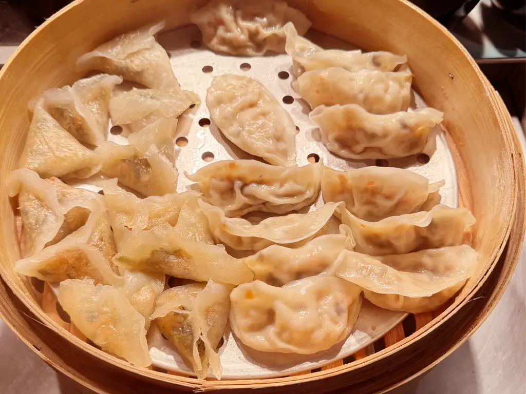 Vegetarian Crystal Dumpling and Vegetarian Cabbage & Mushroom Gyoza, SilverKris Lounge, Singapore Changi Airport Terminal 3
