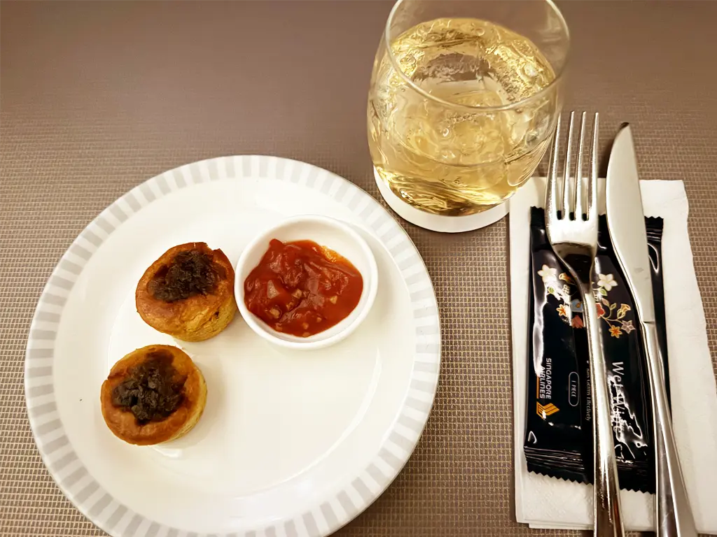 Vegetarian Oriental Meal 2: Refreshment, Singapore Airlines SQ22 SIN-EWR A350-900ULR