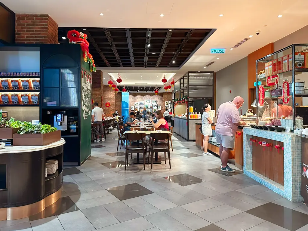 Seats by the entrance of Quan's Kitchen, Four Points by Sheraton Kuala Lumpur, Chinatown, offers guests easy access to buffet stations