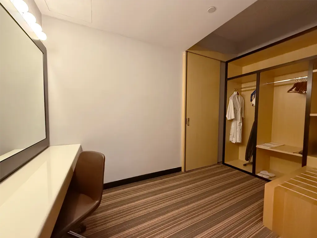 Suite dressing room, Four Points by Sheraton Kuala Lumpur, Chinatown